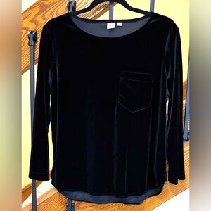 Gap Velvet Long Sleeve Top  Front Pocket rounded Hemline  Black SZ. Med